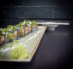 Kunstvolle Sushipräsentation