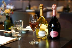 Ruinart Weine mit Glas